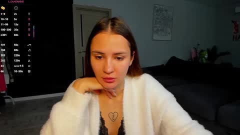 Snapshot of straw_juice chatting on 10.02.25 Laura online show from 10.02.25