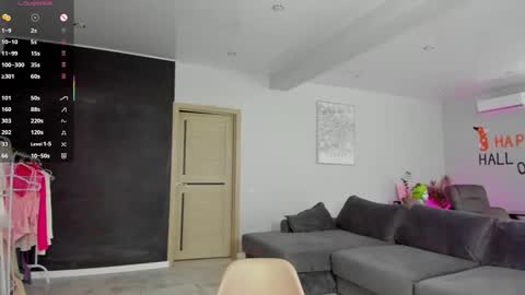 Snapshot of straw_juice chatting on 10.06.25 Laura online show from 10.06.25