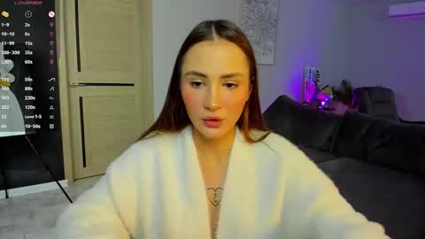 Snapshot of straw_juice chatting on 10.24.25 Laura online show from 10.24.25