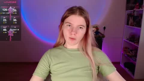 Snapshot of strawberry_juli chatting on 02.15.26 Juli online show from 02.15.26