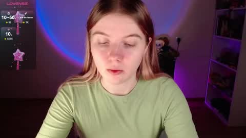 Snapshot of strawberry_juli chatting on 02.17.26 Juli online show from 02.17.26