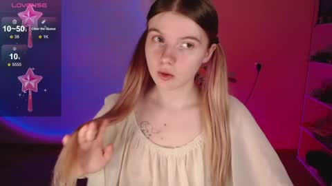 Snapshot of strawberry_juli chatting on 04.01.26 Juli online show from 04.01.26