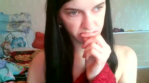 Snapshot of strawberry_storm chatting on 05.19.26 Strawberry Storm online show from 05.19.26