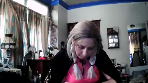 strawberrycream100 online show from 02.14.26