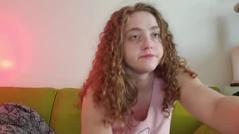 Snapshot of strawberrylotsacake chatting on 09.28.25 Strawberrylotsacake online show from 09.28.25