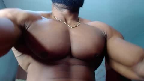 strong_george1 online show from 11.11.25