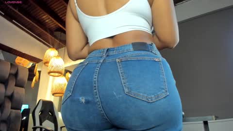 Snapshot of strong_girl_ chatting on 12.09.24 Alexa online show from 12.09.24