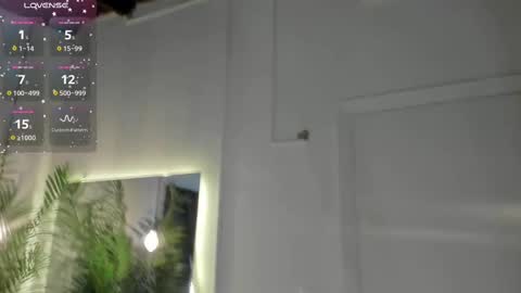 Snapshot of strong_girl_ chatting on 02.20.25 Alexa online show from 02.20.25