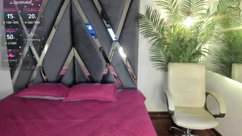 Snapshot of strong_girl_ chatting on 09.23.25 Alexa online show from 09.23.25