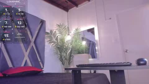 Snapshot of strong_girl_ chatting on 10.11.25 Alexa online show from 10.11.25