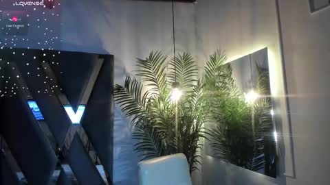 Snapshot of strong_girl_ chatting on 10.16.25 Alexa online show from 10.16.25