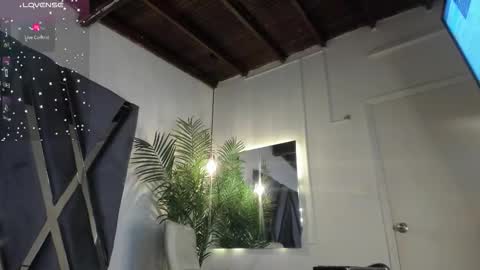 Snapshot of strong_girl_ chatting on 10.29.25 Alexa online show from 10.29.25