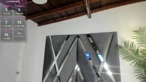 Snapshot of strong_girl_ chatting on 11.06.25 Alexa online show from 11.06.25