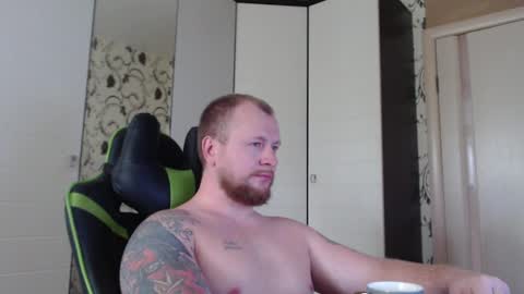 Snapshot of strongass18 chatting on 10.03.25 Alex online show from 10.03.25