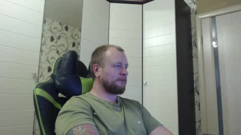 Snapshot of strongass18 chatting on 10.05.25 Alex online show from 10.05.25