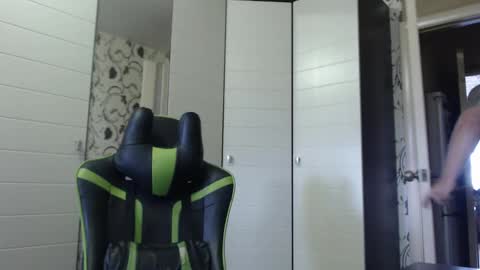 Snapshot of strongass18 chatting on 10.16.25 Alex online show from 10.16.25