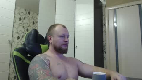 Snapshot of strongass18 chatting on 11.04.25 Alex online show from 11.04.25