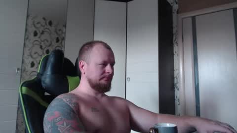 Snapshot of strongass18 chatting on 11.06.25 Alex online show from 11.06.25