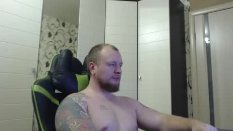 Snapshot of strongass18 chatting on 11.08.25 Alex online show from 11.08.25