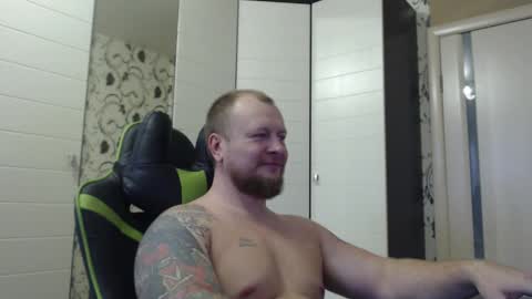 Snapshot of strongass18 chatting on 11.09.25 Alex online show from 11.09.25