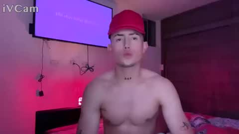 Snapshot of stronghardlatino chatting on 09.24.25 stronghardlatino online show from 09.24.25