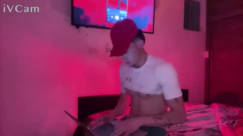 Snapshot of stronghardlatino chatting on 09.29.25 stronghardlatino online show from 09.29.25