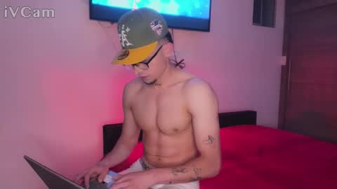 Snapshot of stronghardlatino chatting on 10.14.25 stronghardlatino online show from 10.14.25