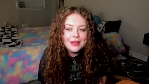 Snapshot of strwbby chatting on 11.07.25 Strwbby online show from 11.07.25