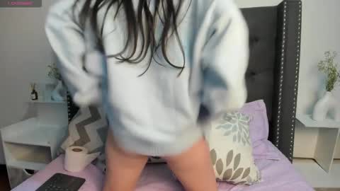 Snapshot of sttrawberry chatting on 10.29.25 sttrawberry online show from 10.29.25