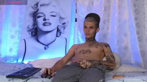 stuart_boy_ online show from 03.08.25