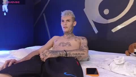 stuart_boy_ online show from 03.10.25