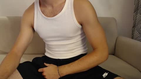 Snapshot of studfromparis chatting on 10.01.25 Stud From Paris online show from 10.01.25