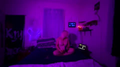 Snapshot of studnhismilf69 chatting on 10.26.25 StudHisCougar69 online show from 10.26.25