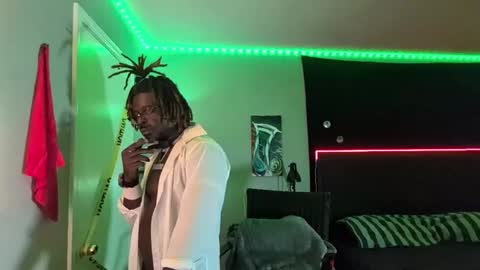 Snapshot of suavechocolatecity chatting on 11.08.25 Hot Chocolate online show from 11.08.25