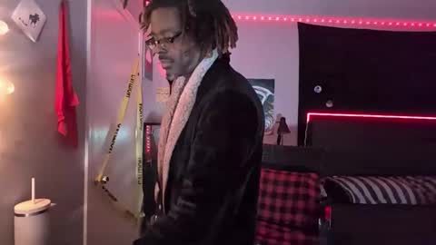 Snapshot of suavechocolatecity chatting on 11.30.25 Hot Chocolate online show from 11.30.25