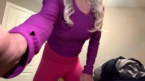 Sissy Isabella online show from 12.04.25