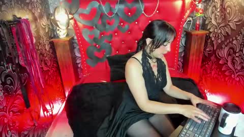 Yunna online show from 02.12.25