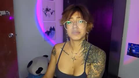 Snapshot of succubus_girl_ chatting on 06.01.26 Alexy online show from 06.01.26