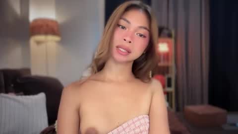 Snapshot of suckablechick chatting on 05.18.26 Marry online show from 05.18.26