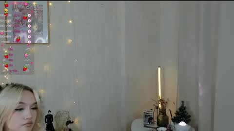 Snapshot of sue_everett chatting on 12.22.24 sue_everett online show from 12.22.24