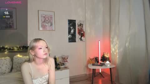 Snapshot of sue_everett chatting on 02.12.25 sue_everett online show from 02.12.25