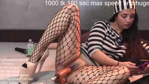 Snapshot of sugar_skin chatting on 10.17.25 sugar_skin online show from 10.17.25