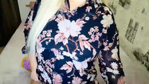 Snapshot of sugarkissx chatting on 11.11.25 sugarkissx online show from 11.11.25