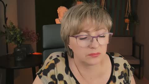 Snapshot of sugarvi chatting on 12.14.24 Vivien online show from 12.14.24