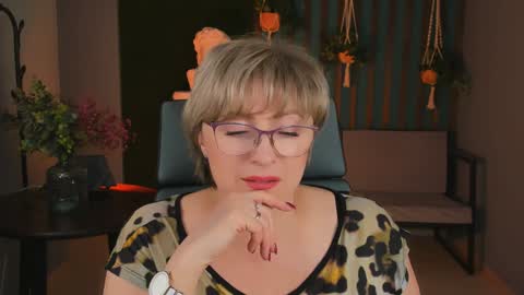 Snapshot of sugarvi chatting on 12.14.24 Vivien online show from 12.14.24