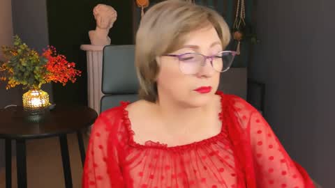 Snapshot of sugarvi chatting on 12.19.24 Vivien online show from 12.19.24