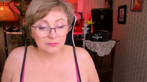 Snapshot of sugarvi chatting on 12.26.24 Vivien online show from 12.26.24