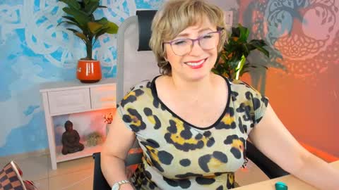 Snapshot of sugarvi chatting on 12.28.24 Vivien online show from 12.28.24