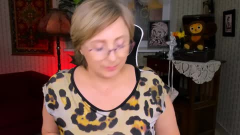 Snapshot of sugarvi chatting on 01.04.25 Vivien online show from 01.04.25