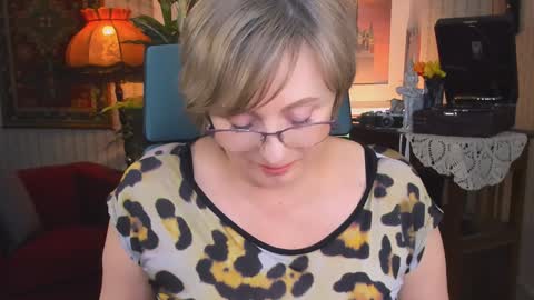 Snapshot of sugarvi chatting on 02.05.25 Vivien online show from 02.05.25